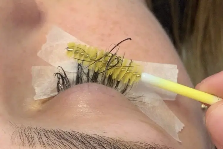 Dépose extensions de cils Joliesse
