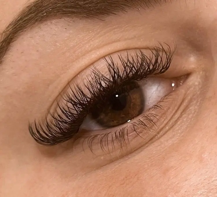 Extensions de cils pose 2D